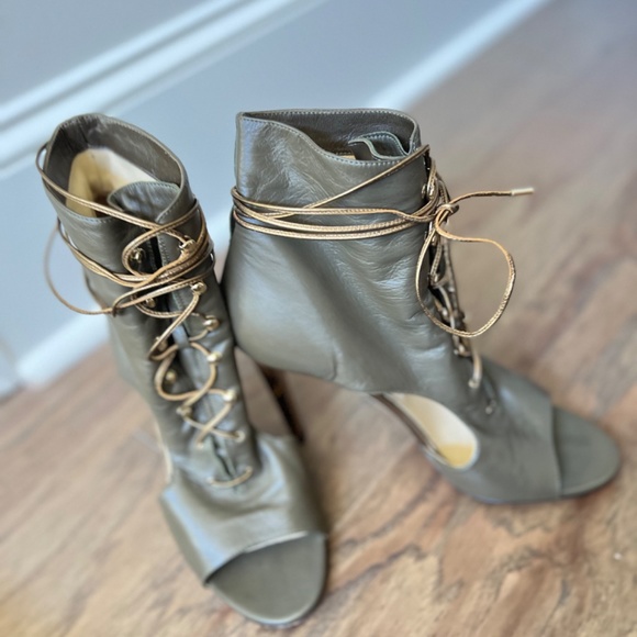 Shoes - Picture 2 of 6